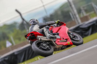 Castle-Combe-2019;PJ-Motorsport-Photography-2019;donington-no-limits-trackday;donington-park-photographs;donington-trackday-photographs;no-limits-trackdays;peter-wileman-photography;trackday-digital-images;trackday-photos
